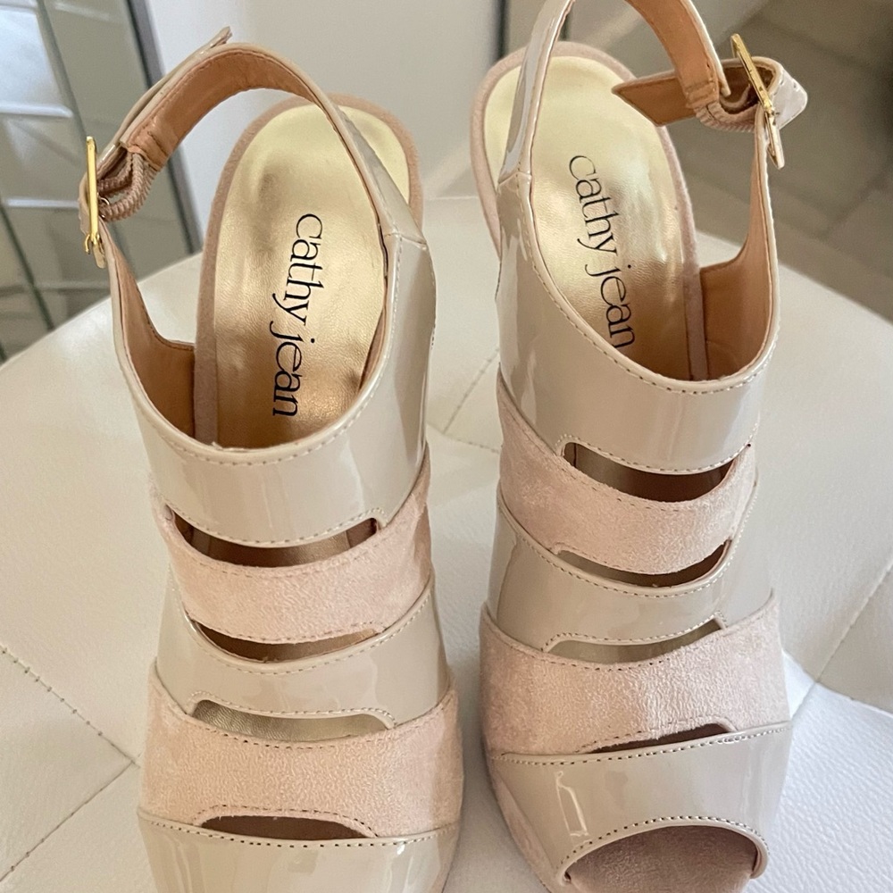 Cream Sandals with heels. Super cute! Size 7